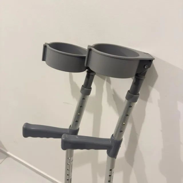 Par de Muletas Canadense Articulada - Importada - Foto 2