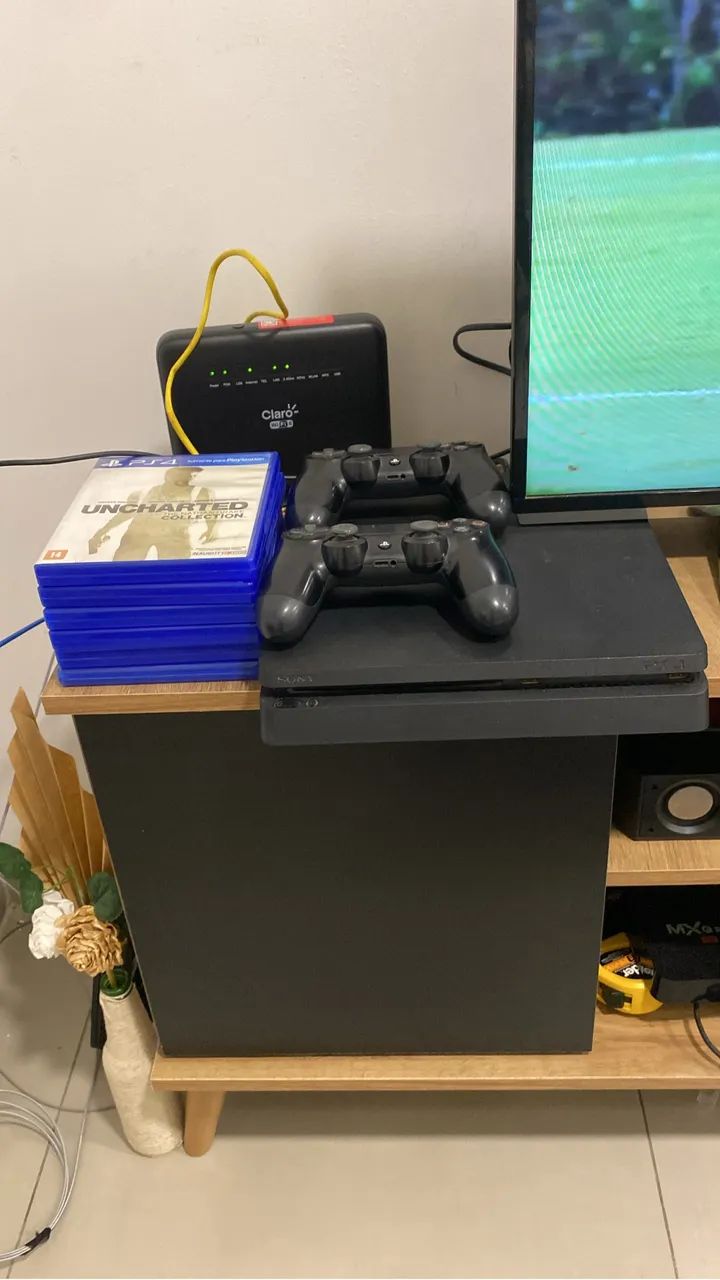 PS4 com 1 controle original e 5 jogos