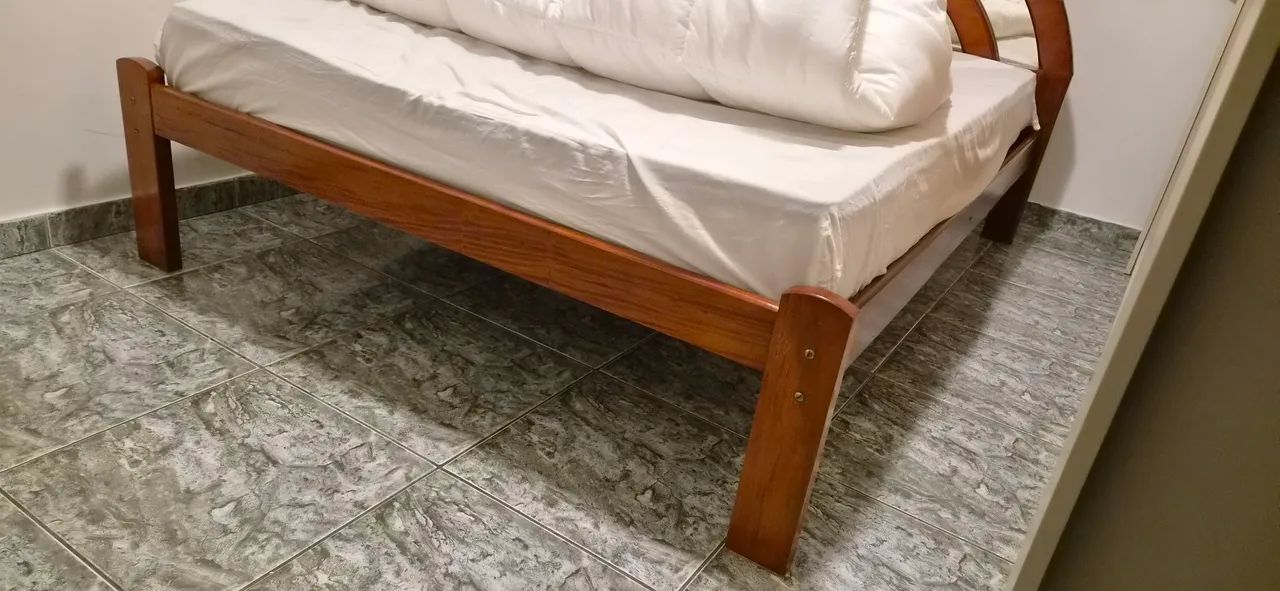 Cama de casal madeira maciça com espelhos - Foto 3