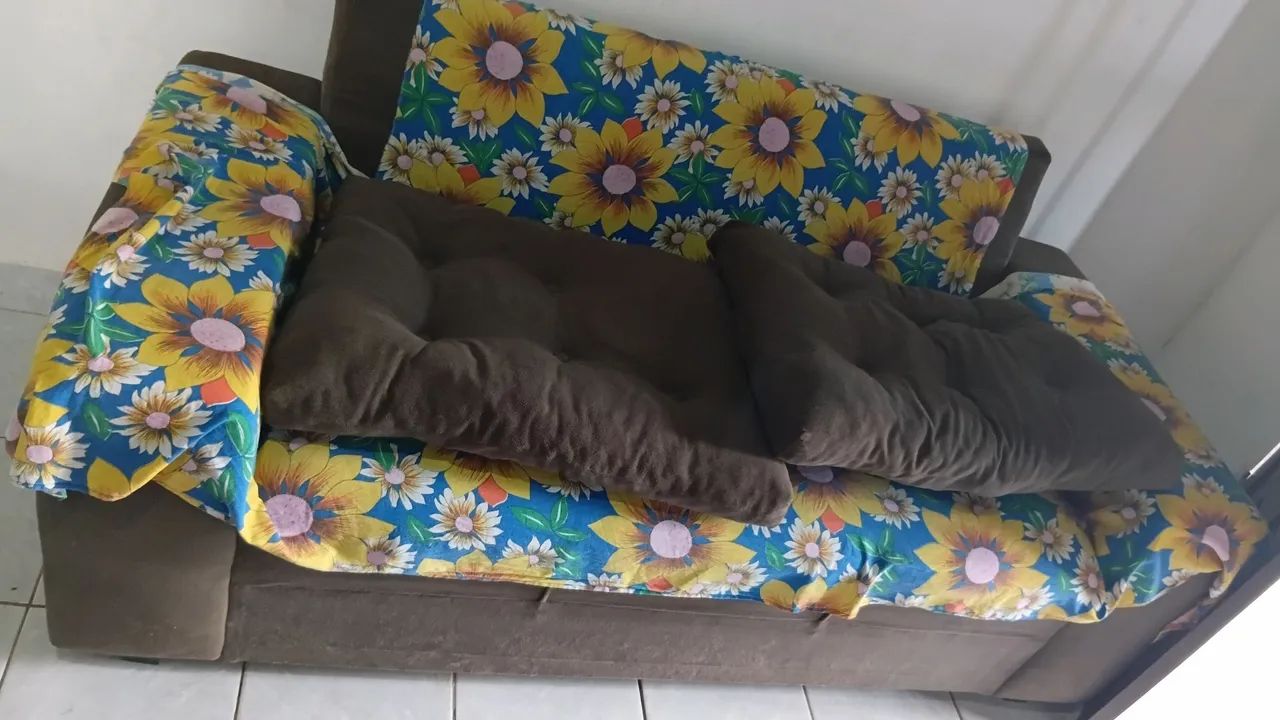 Sofá de 3 lugares com 2 puf  - Foto 4