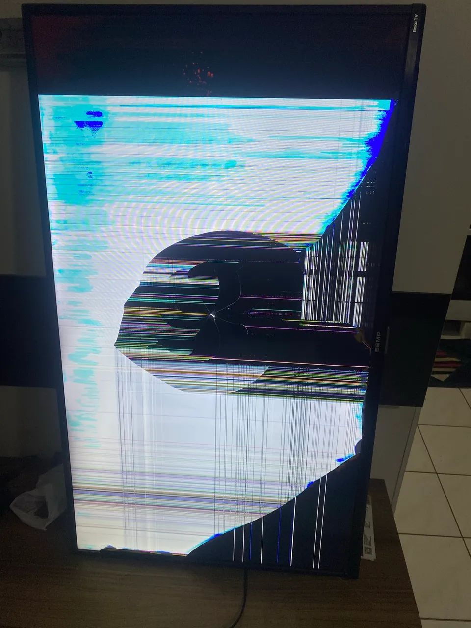 Televisão com a tela quebrada  - Foto 3