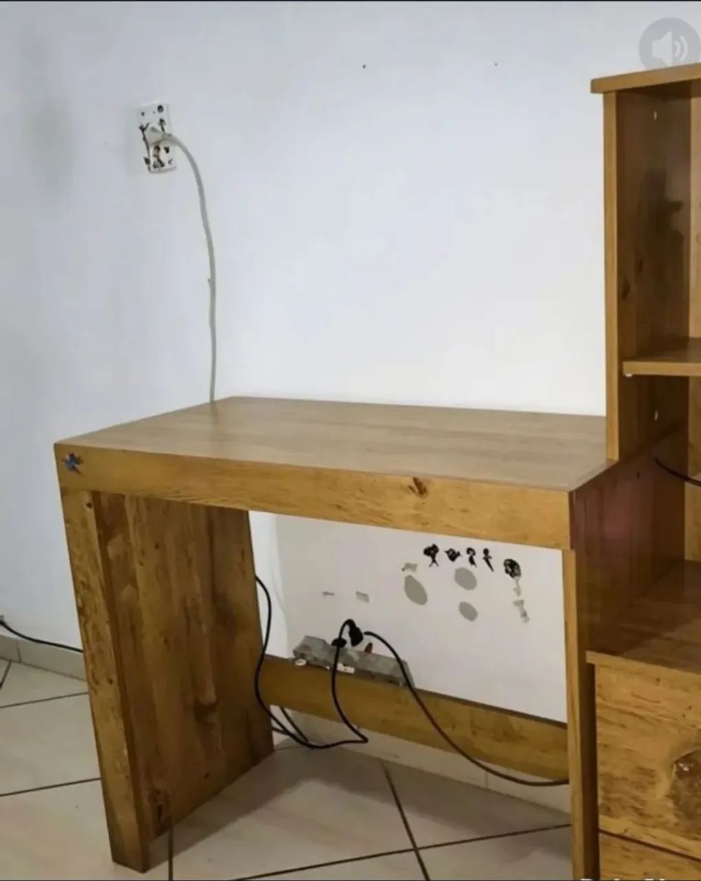 Vendo rack/para PC /monitor/e TV até 43".com duas gavetas  conservado - Foto 4