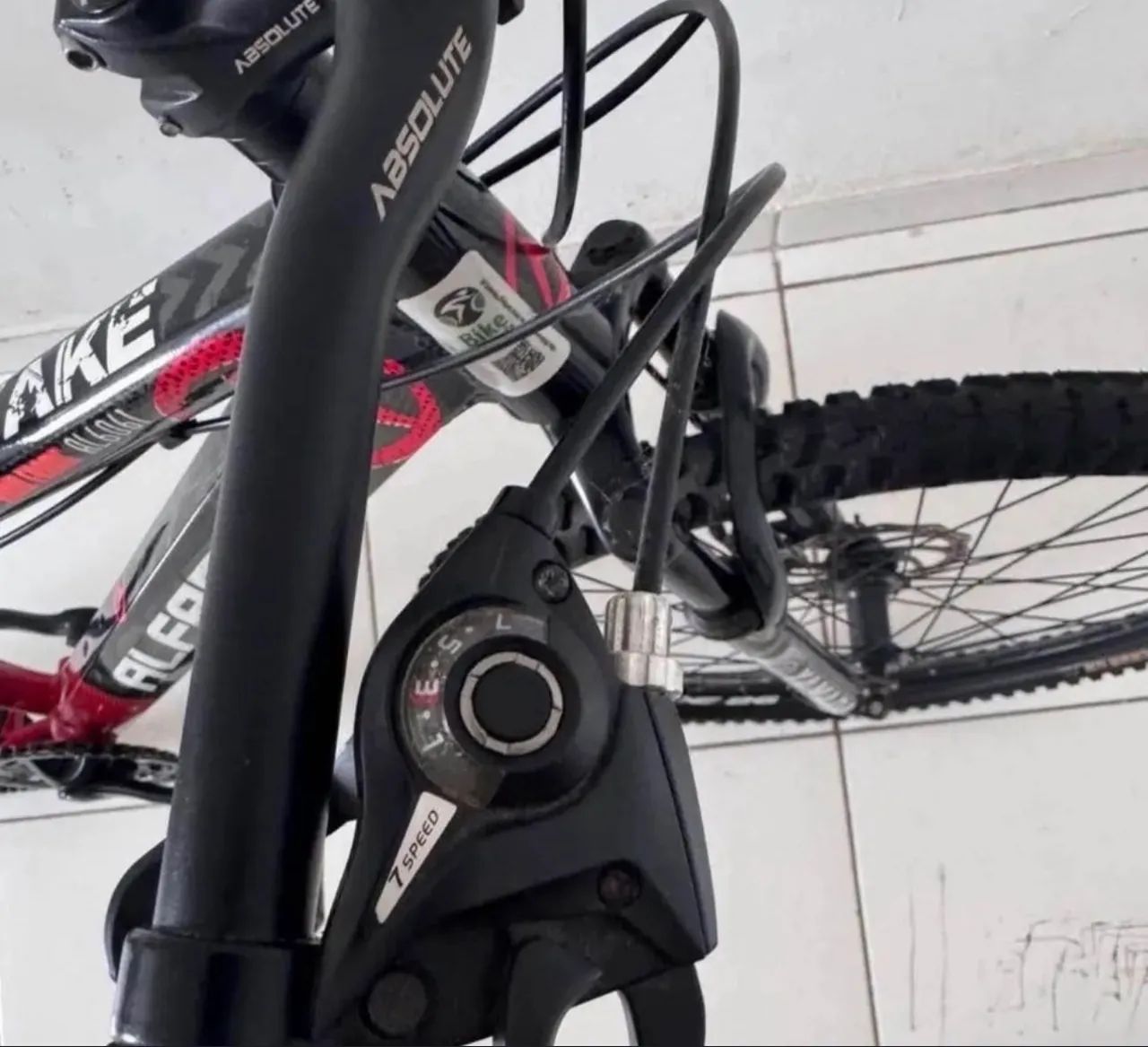BICICLETA MTB ARO 26 - FREIO A DISCO E SUSPENSÃO - Foto 5