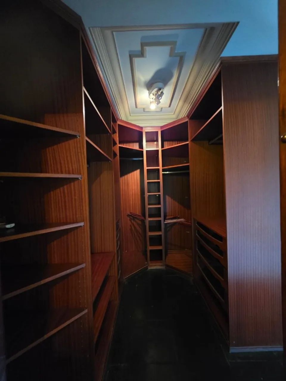 Vendo casa sofisticada com estilo Colonial (Jardim das Américas) - Foto 4