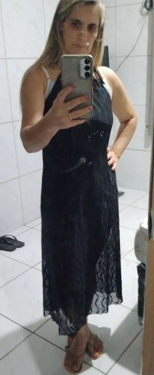 Vendo vestido de praia na cor preta 