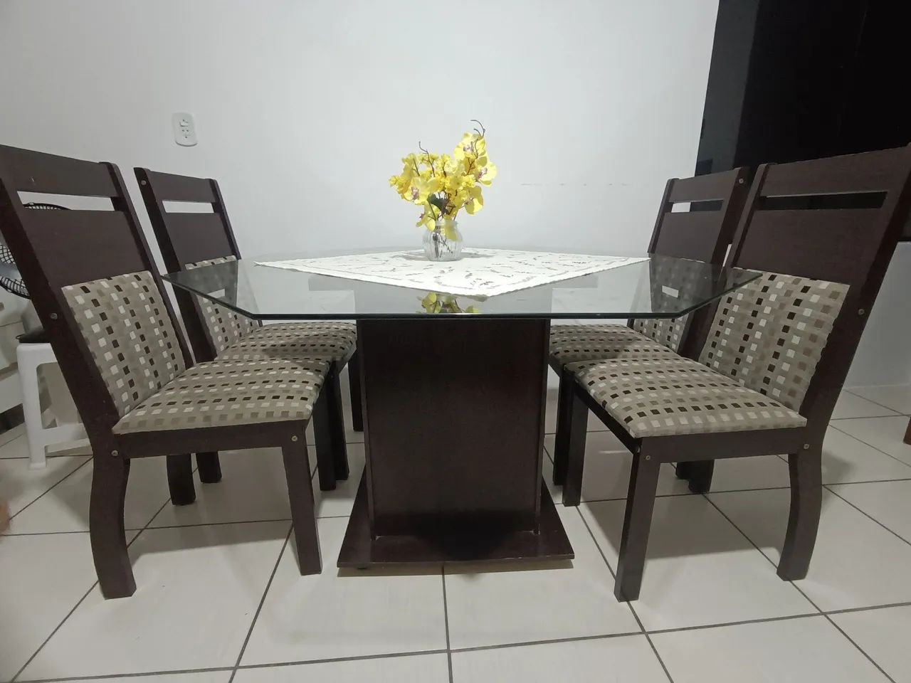 Mesa com 6 cadeiras  - Foto 2