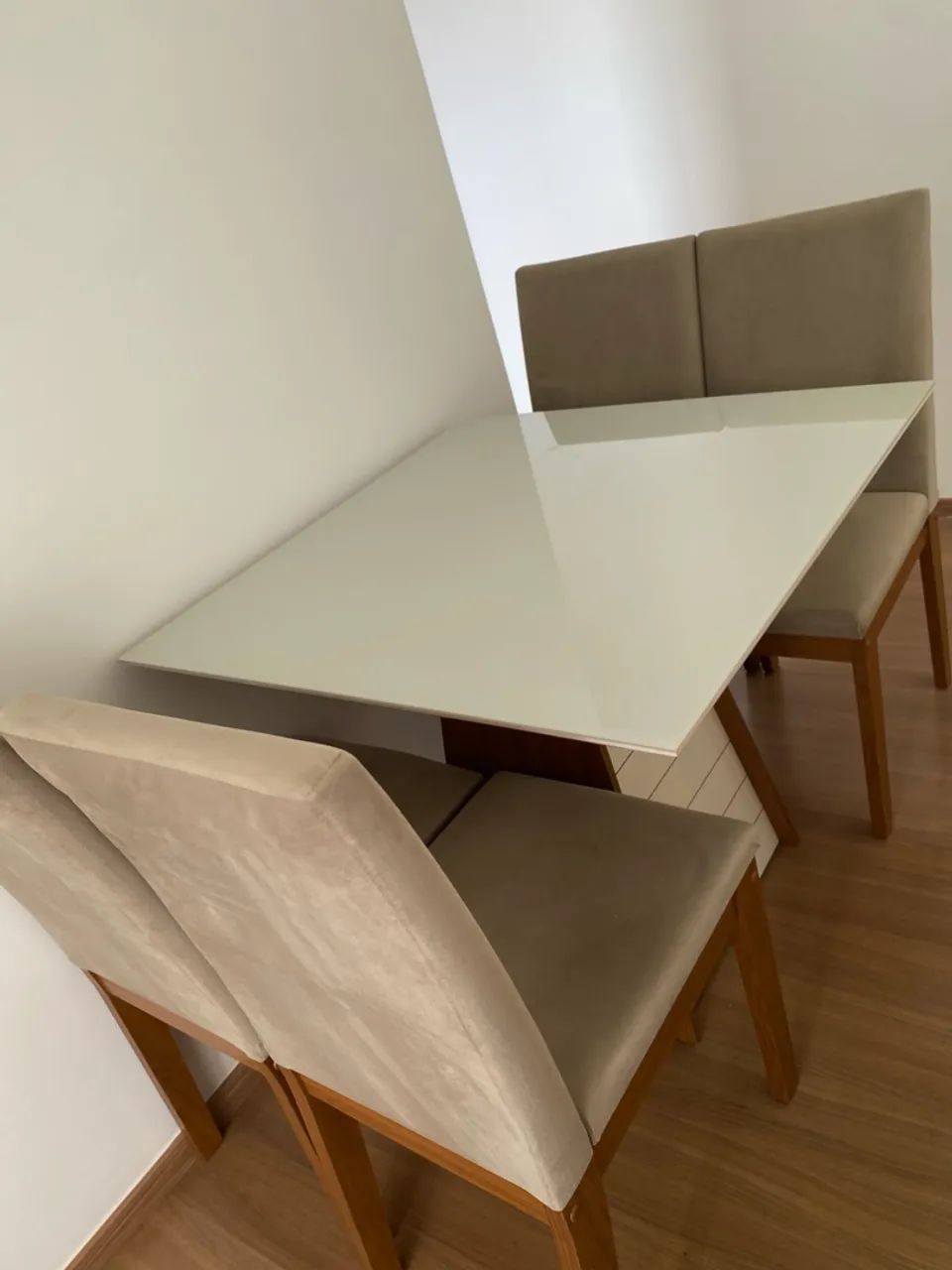 MESA DE JANTAR COM 4 CADEIRAS 900 REAIS - Foto 2