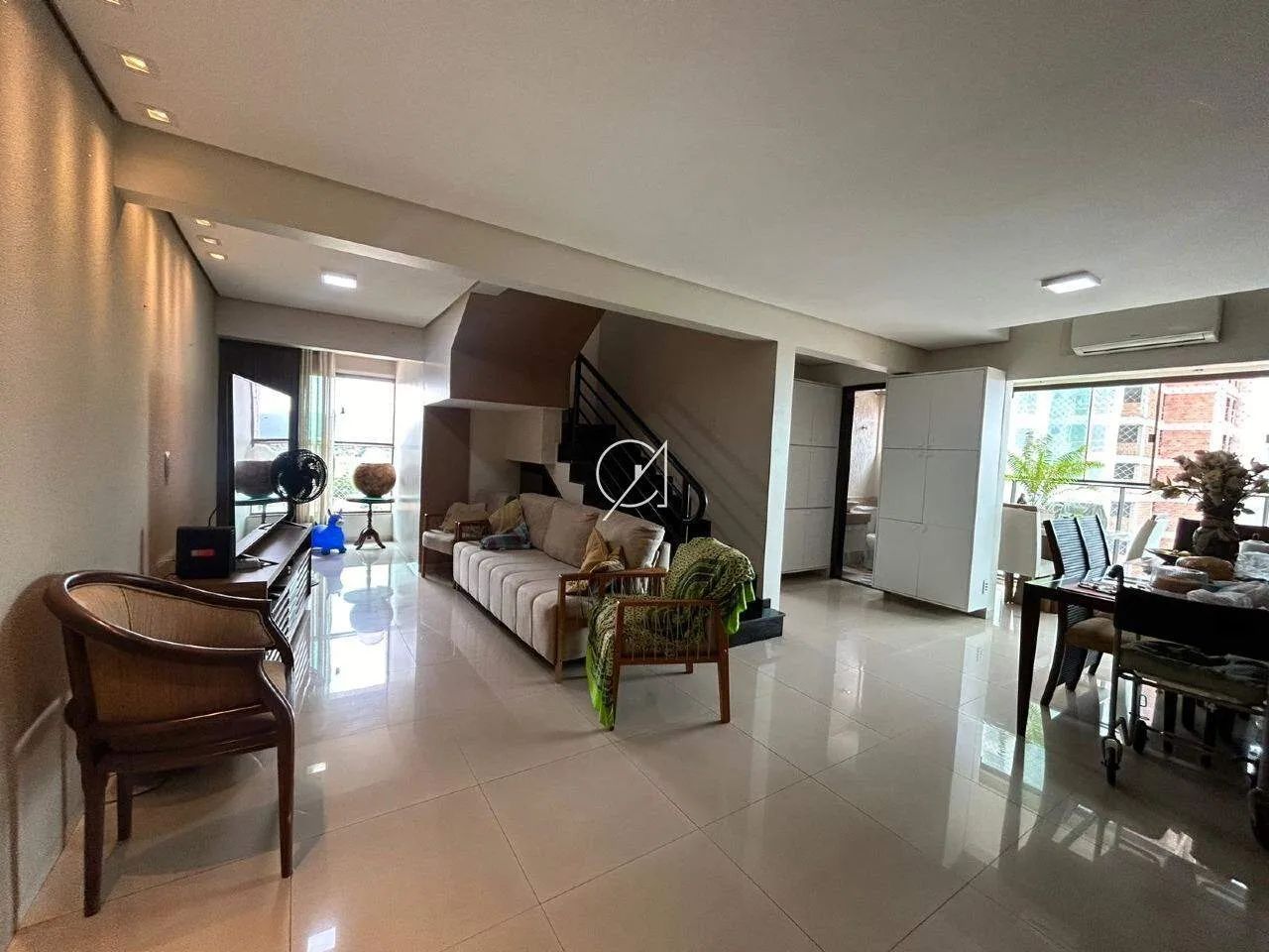 VENDE-SE COBERTURA COM TRÊS SUÍTES