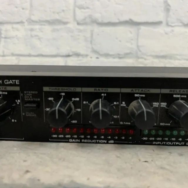 Alesis 3630 Peak Dual-Channel Compressor Limiter w Gate - Foto 2