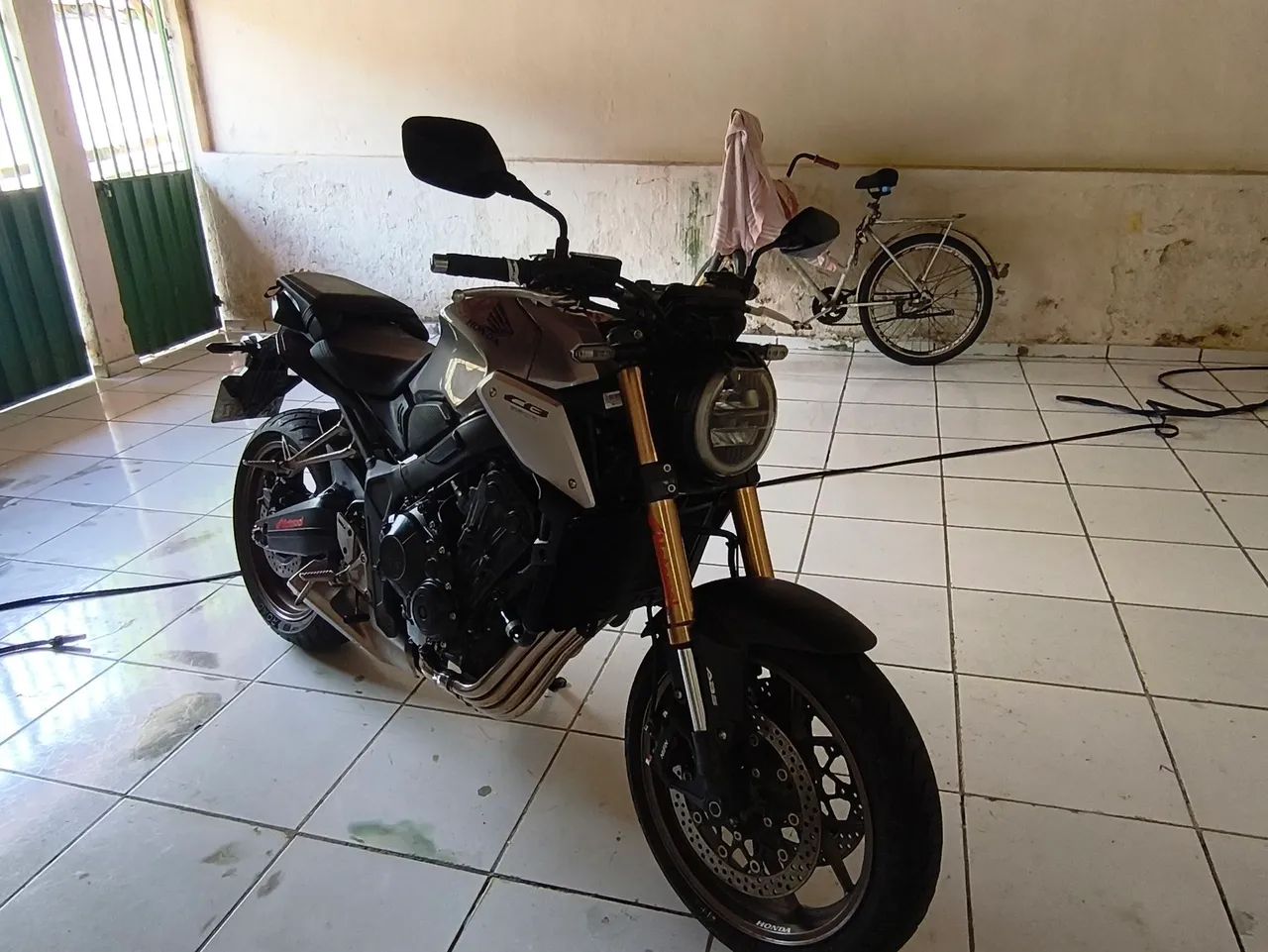 Vendo CB 650 R agora com 5.776 km rodados! - Foto 6