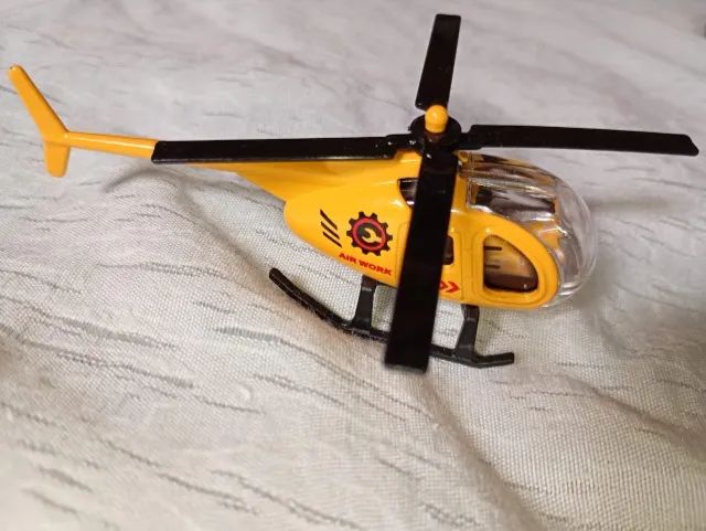 miniatura helicoptero tipo maisto 10 cm - Foto 3