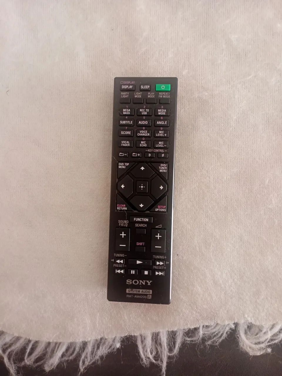 controle remoto Sony RMT-AM420U para sistemas de áudio.