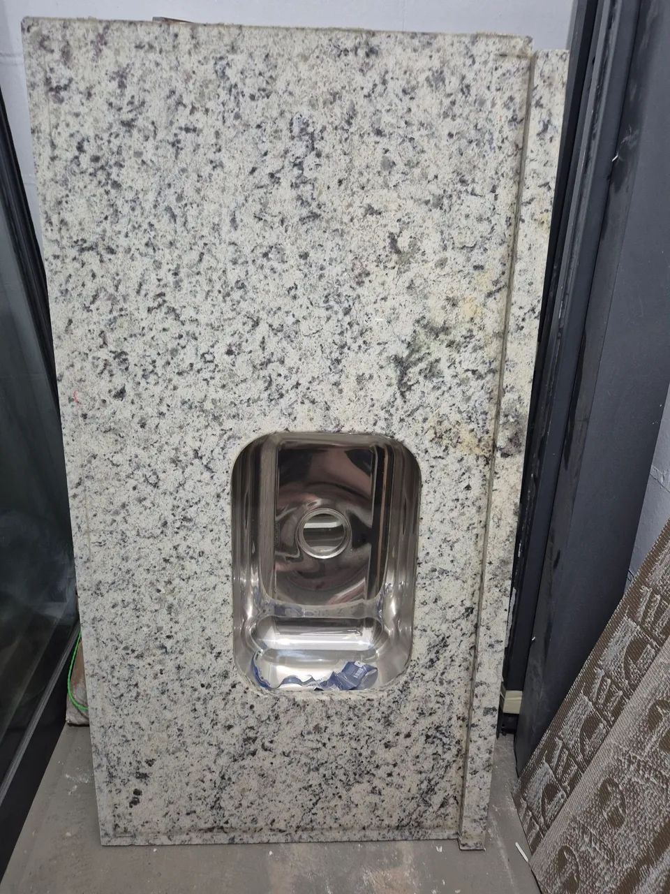 Pia de granito branco Dallas com cuba inox