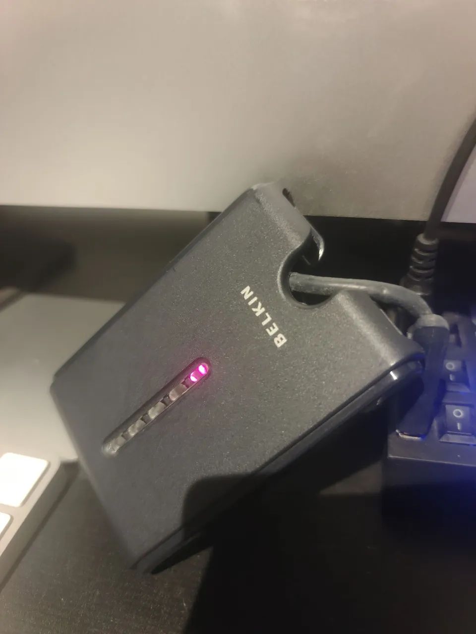 Hub usb Belkin com 4 portas e fontes para periféricos de carga maior - Foto 5