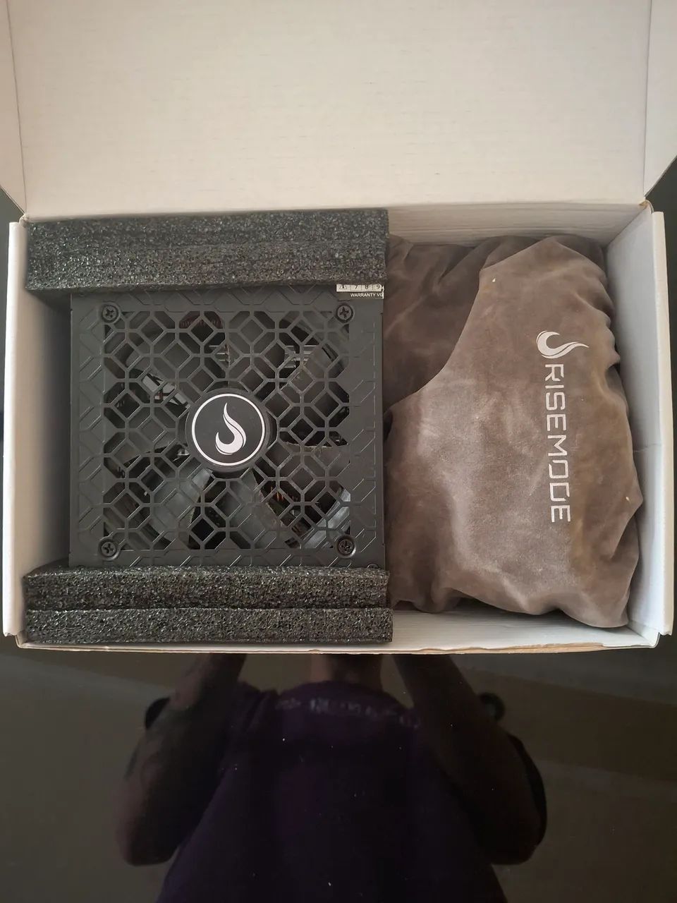 Fonte Risemode elétrica 650W Bronze Full modular - Preta - Foto 4