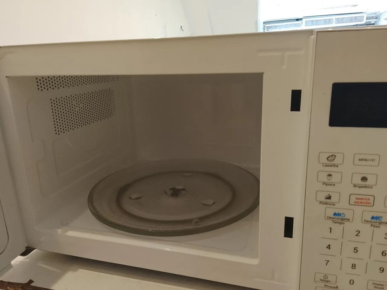 Microondas novo bem conservado  - Foto 2