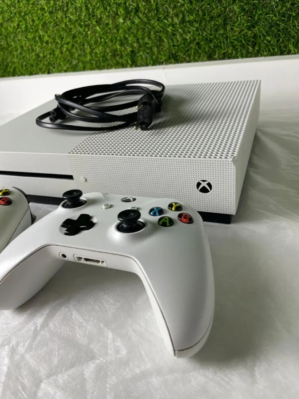 Xbox One S 1TB 2 Controles - Foto 4