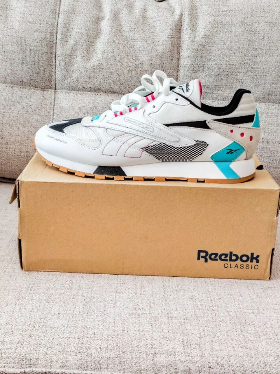 Tênis Reebok Classic Leather ATI 90s (n42) - Foto 2