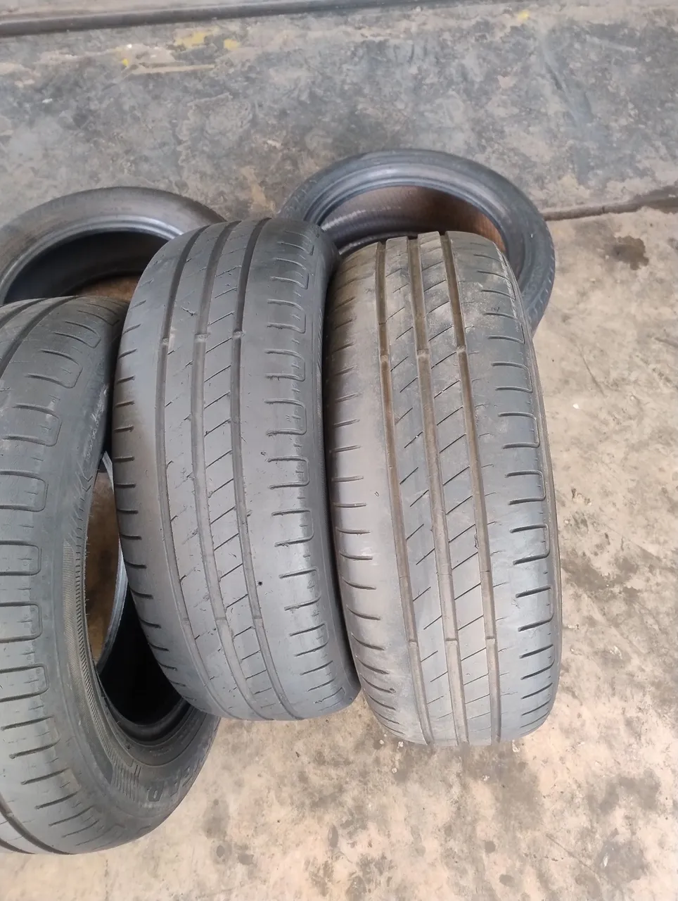 Pneus 205/65 R15 - Peças para carros, vans e utilitários