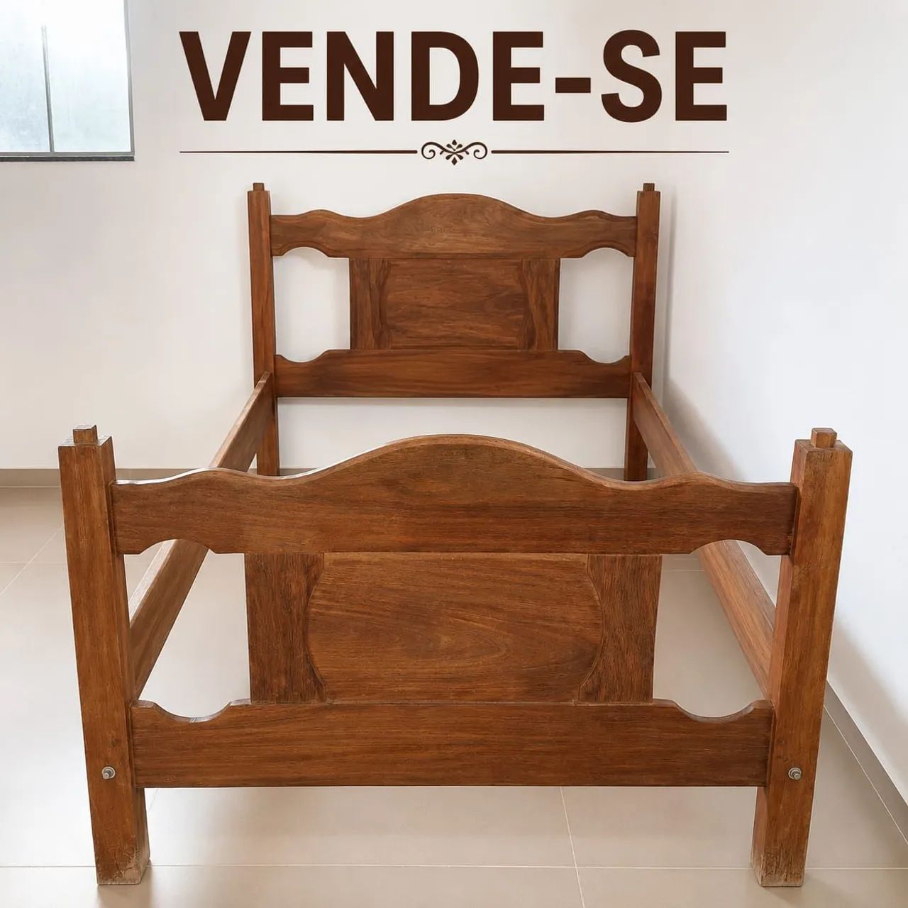 Vende-se cama de solteiro de madeira maciça 
