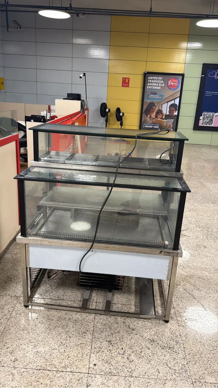 VITRINE REFRIGERADA + ESTUFA - 127x100x70 - POUQUISSIMO USADA  - Foto 2