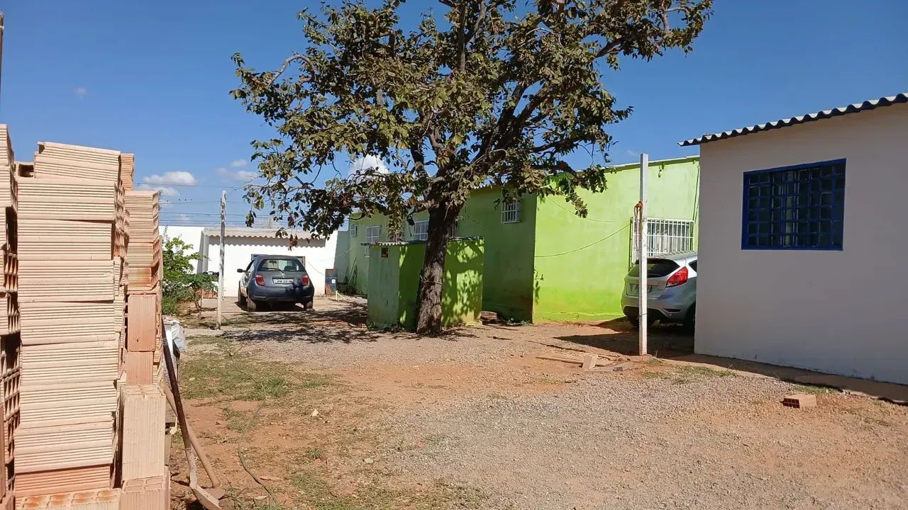 Casa para venda com 150 metros quadrados com 4 quartos