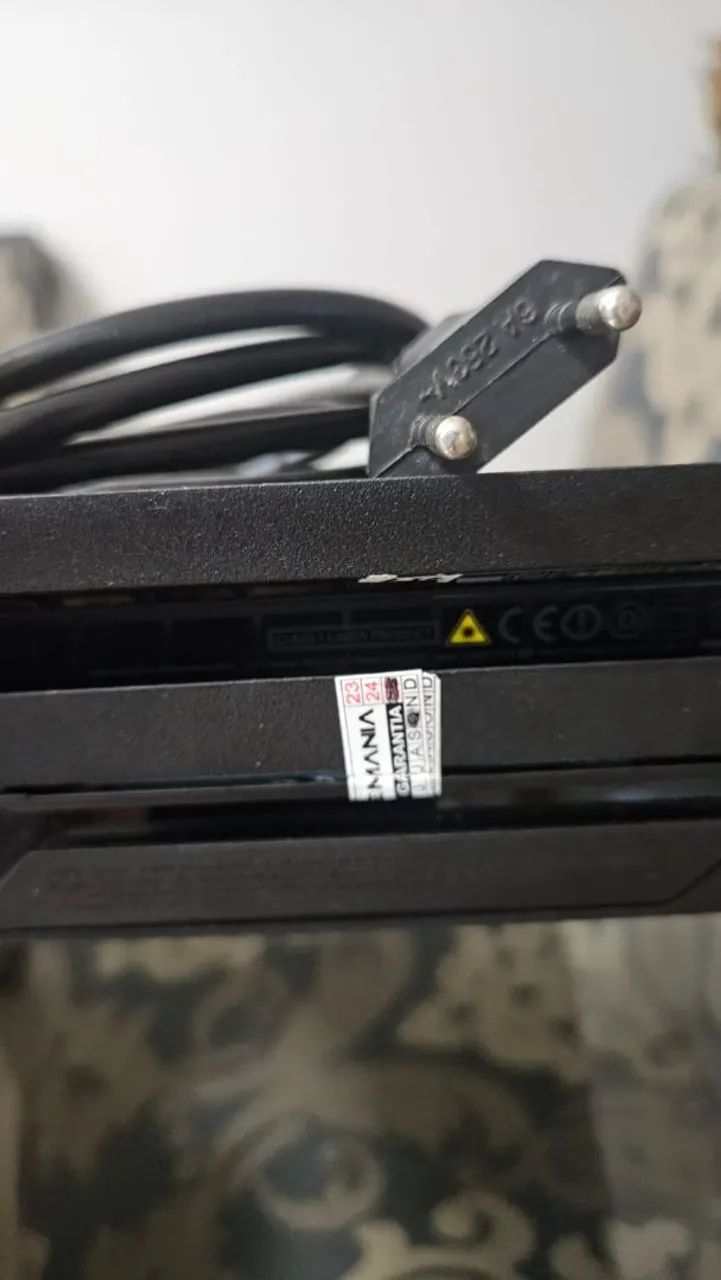 Sony PlayStation Pro 1TB Standard cor preto  - Foto 5