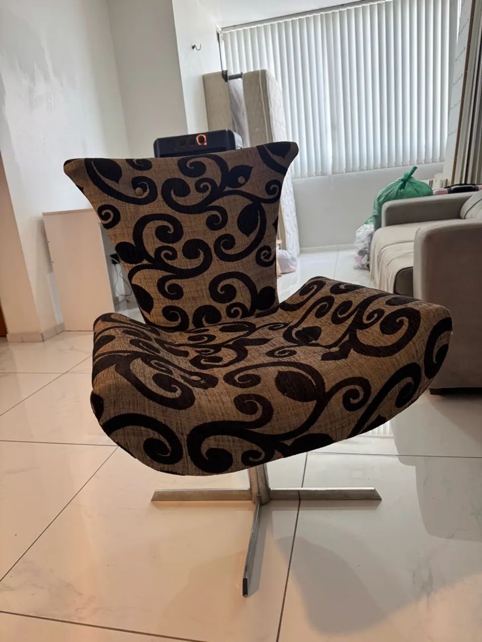 Poltrona Giratória Design Moderno - Estampada / Pés Cromados.  - Foto 2