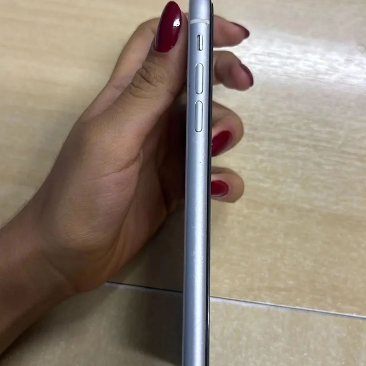 iPhone XR branco 128GB
