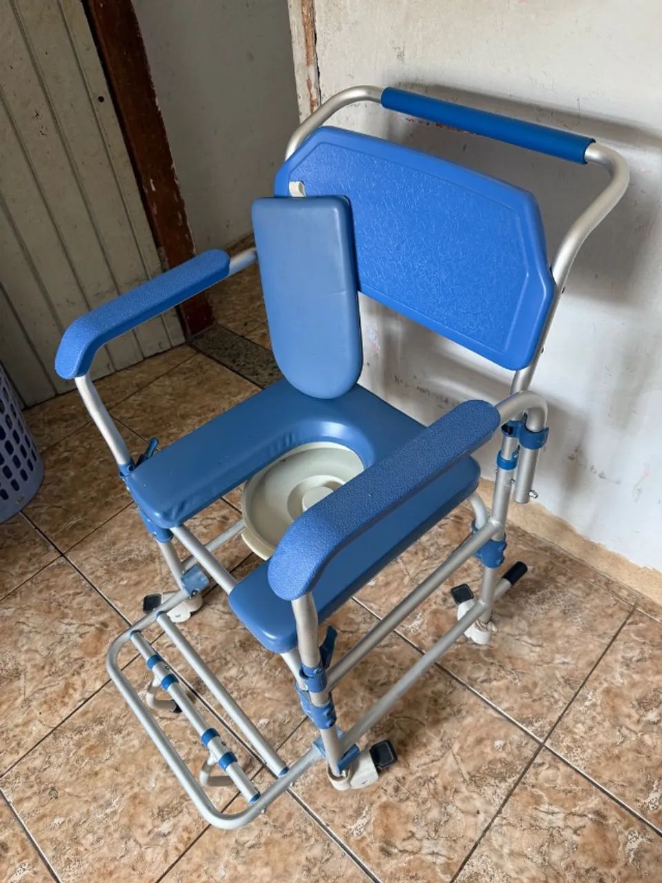 Cadeira de rodas banho - Foto 2