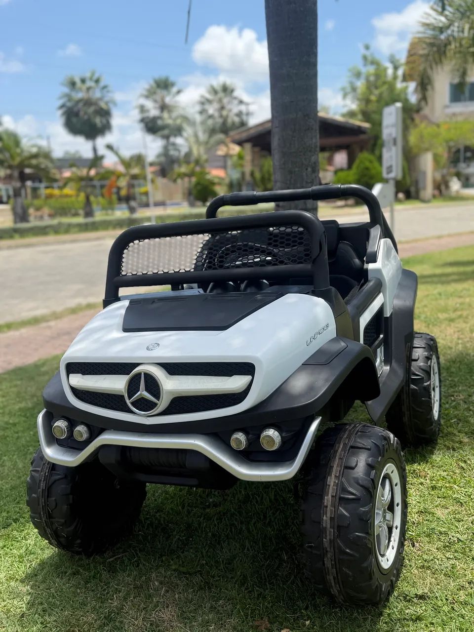 Carro elétrico infantil Mercedes 
