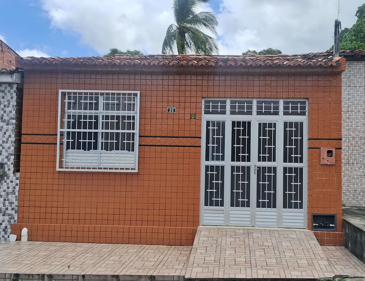 VENDE-SE ESTA CASA.