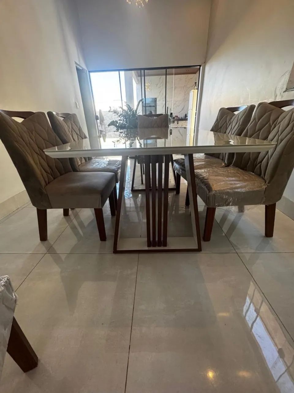 Mesa com 6 cadeiras ainda no plástico  - Foto 2