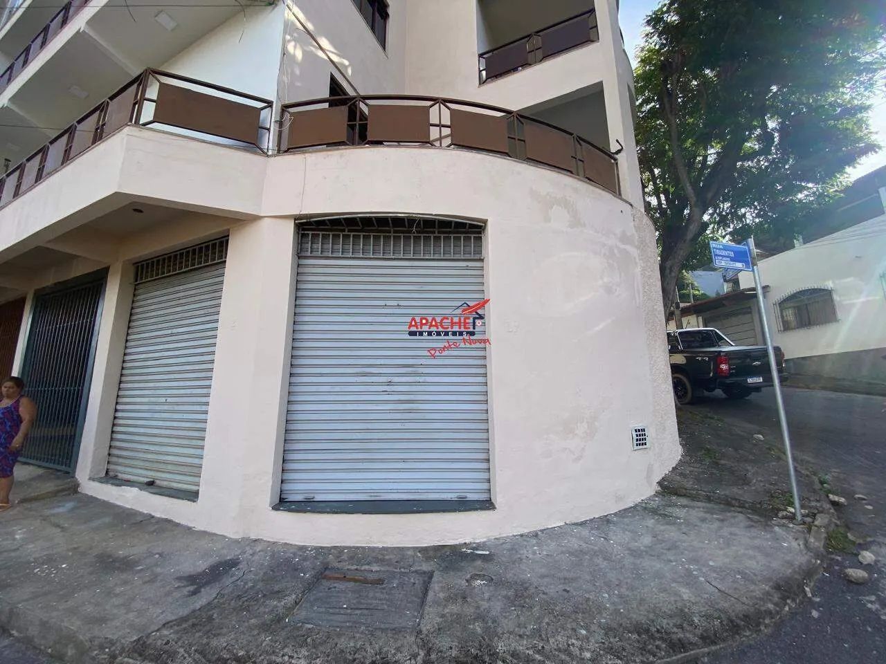 Loja Comercial para Alugar em Ponte Nova, Esplanada - 23,5 m²