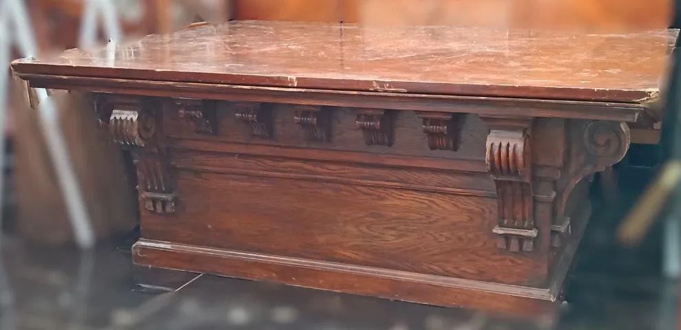 MESA BAÚ DE CENTRO EM MADEIRA 