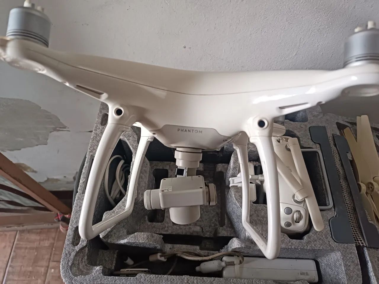 Drone Phantom 4 com 3 baterias - Foto 3