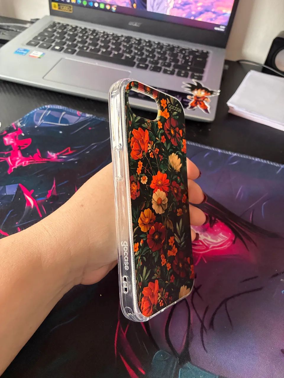 capinha gocase dark floral pattern iphone 16e/17e