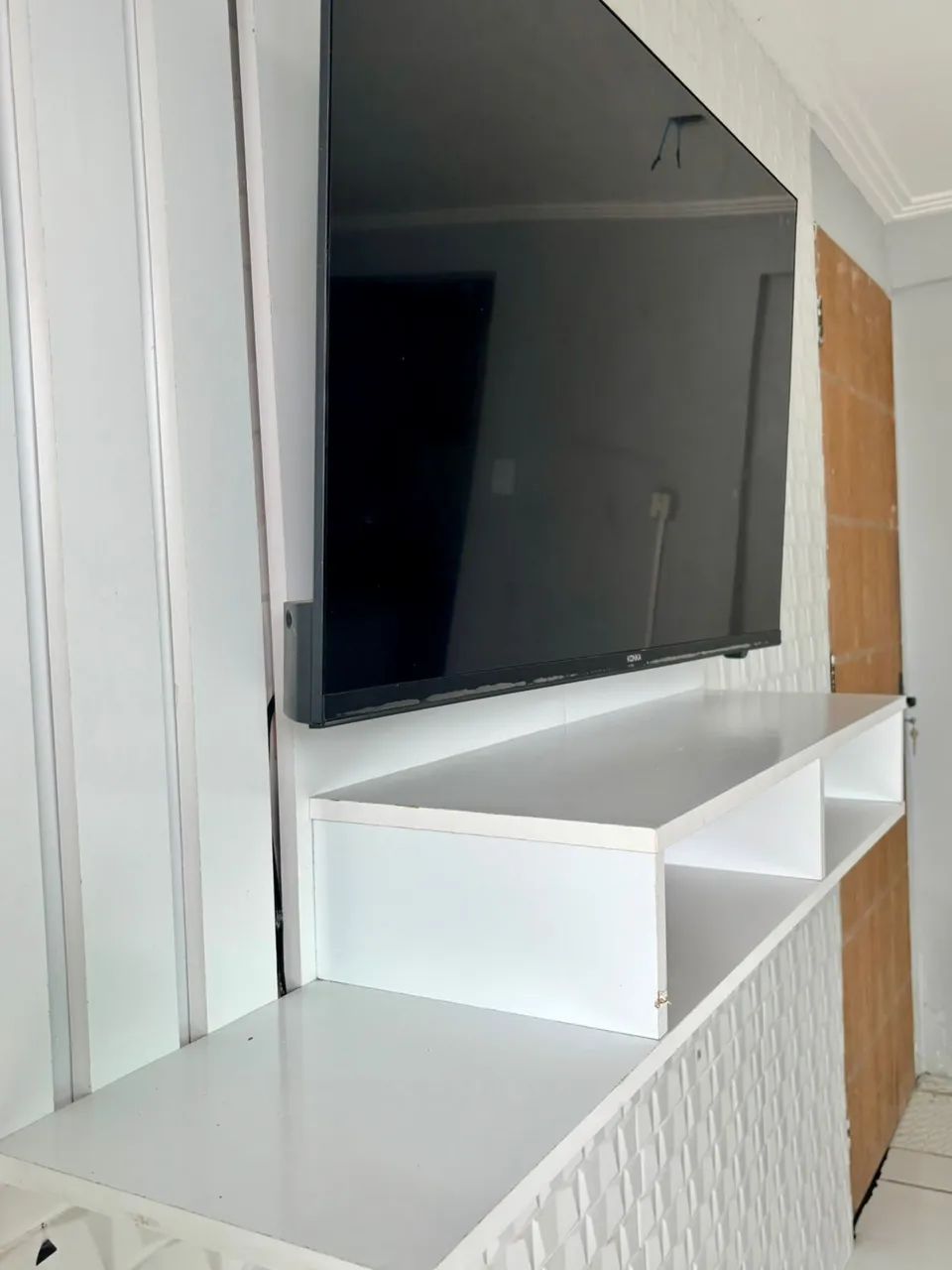 White TV Stand65570222316802123