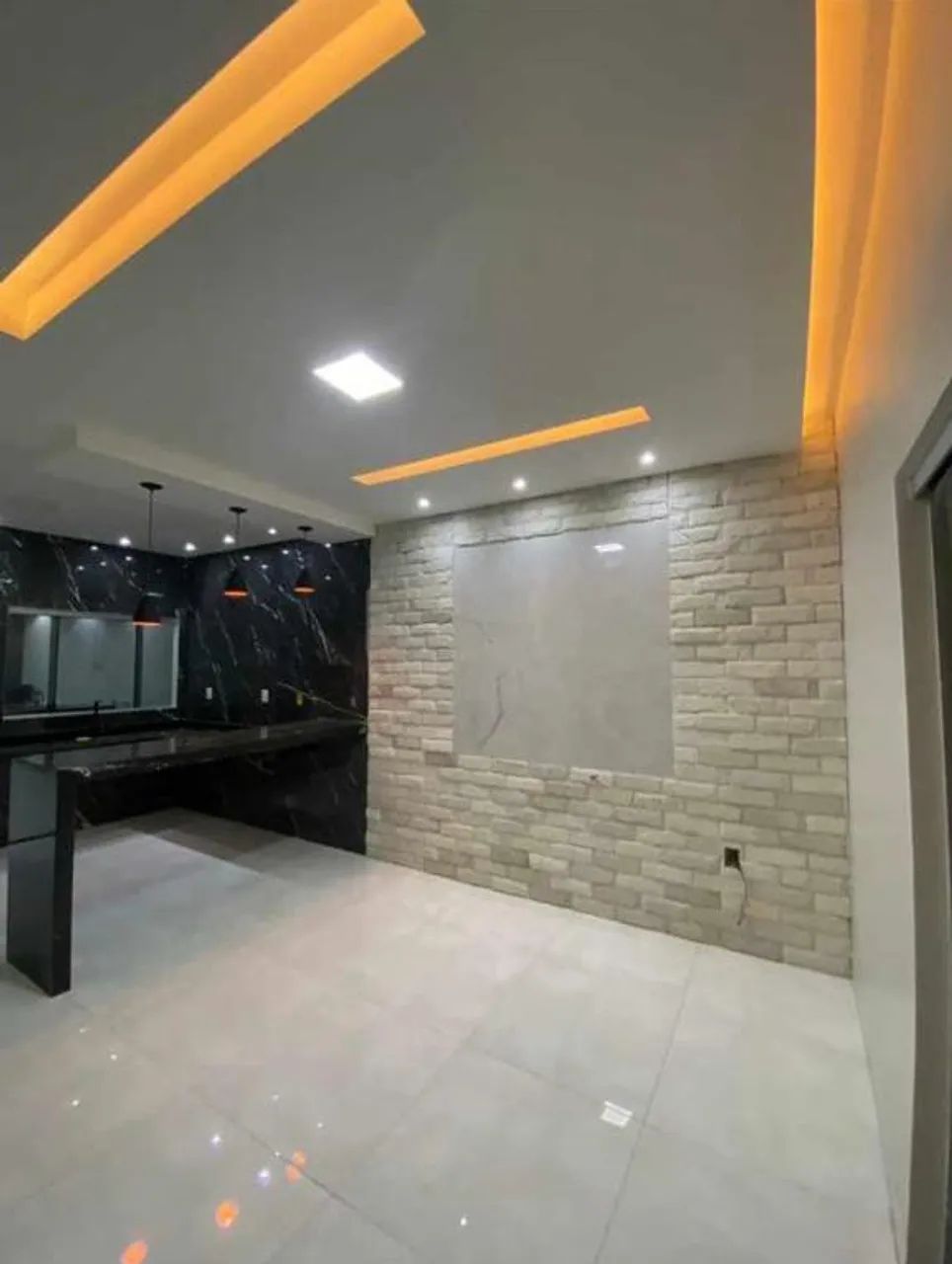 Casa 2 quartos com área gourmet e amplo terreno no Jardim Laila