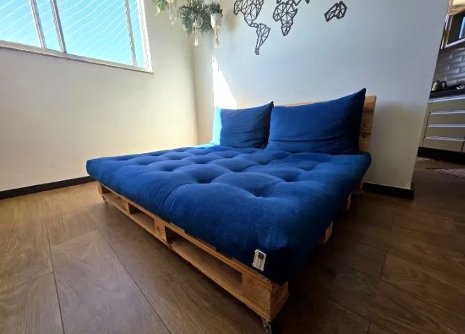 Futon japonês Kazari Fouton azul com base de pallet e 2 almofadas - Foto 2