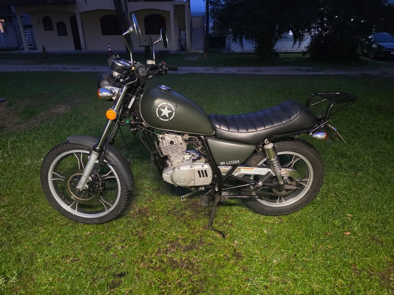 Intruder 125 customizada militar - Foto 2