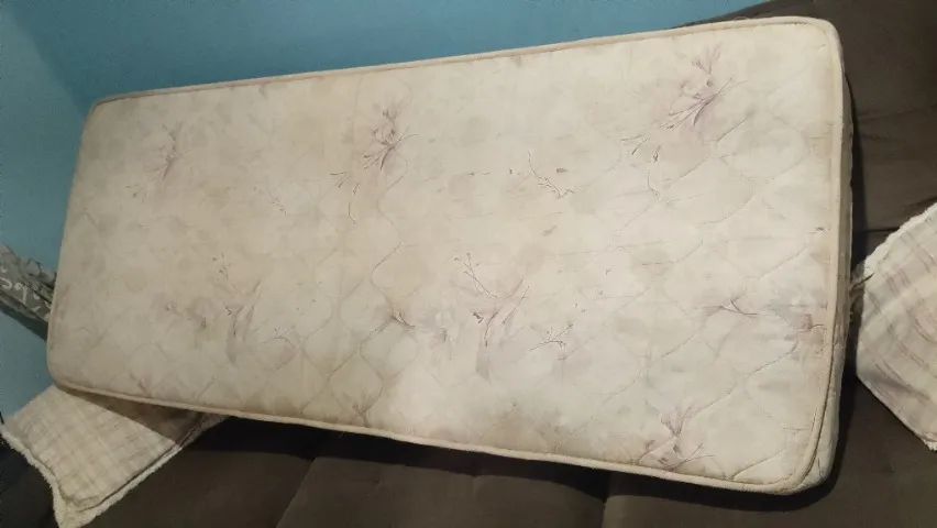 Colchão de solteiro higienizado bem conservado  - Foto 2