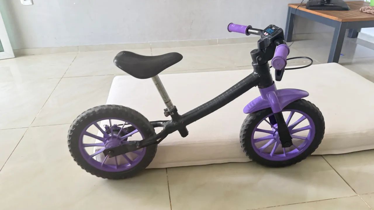 BICICLETA EQUILÍBRIO - EXCELENTE ESTADO  - Foto 4