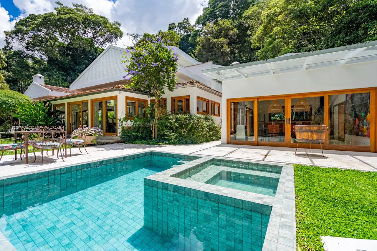 Casa com 4 quartos em Araras, Petrópolis.