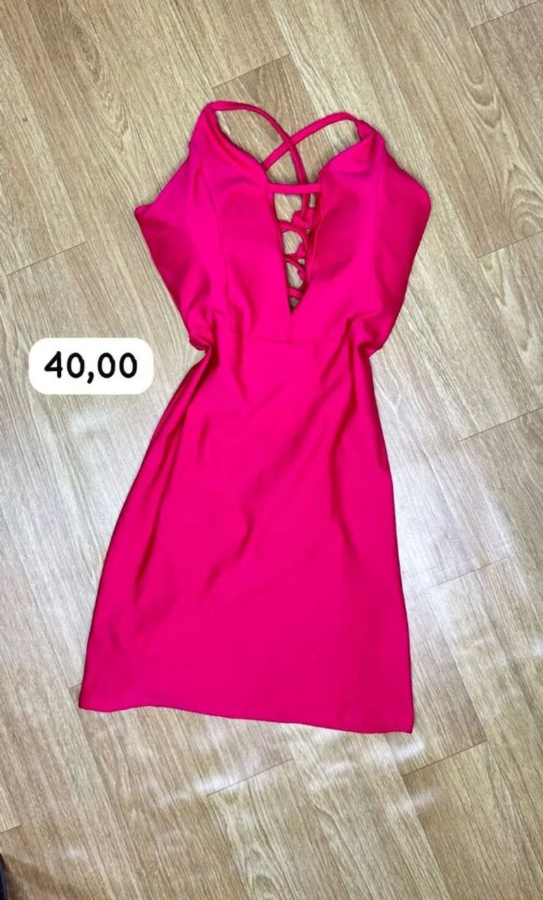 Vestidos com detalhes nas costas.  - Foto 3
