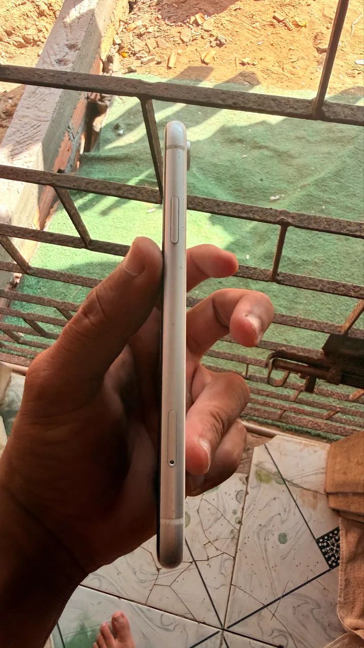 iPhone XR 64g branco 