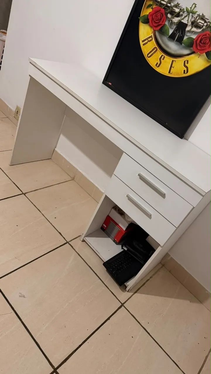 Escrivaninha branca com 2 gavetas  - Foto 4