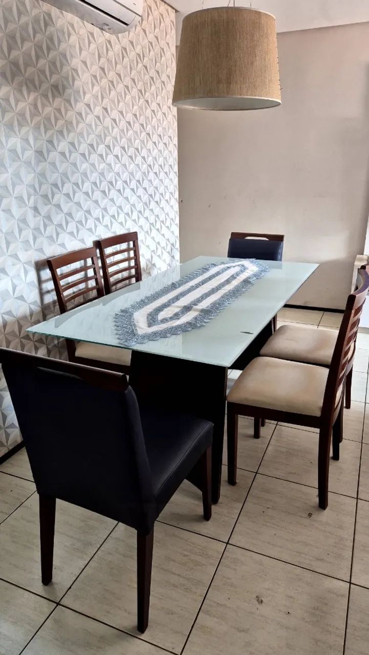 Mesa de jantar com 6 cadeiras 