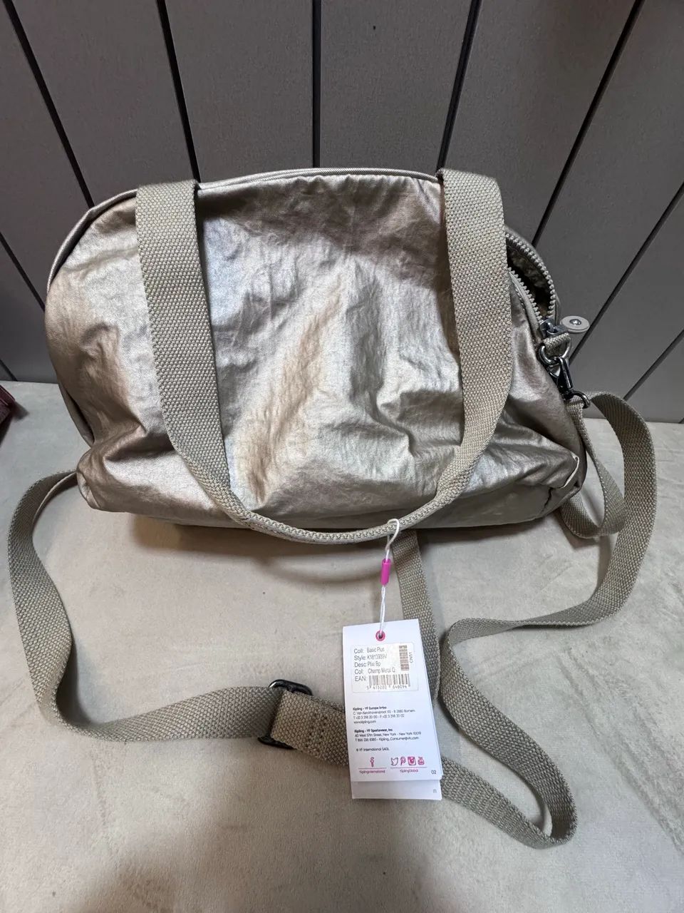 Bolsa Kipling NOVA Dourada Metálica  - Foto 2