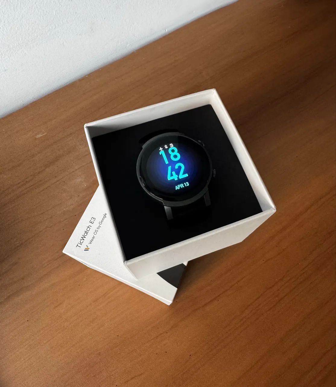 Smartwatch TicWatch E3 (Estado de Novo) + Super Kit com 4 Pulseiras Extras! - Foto 2